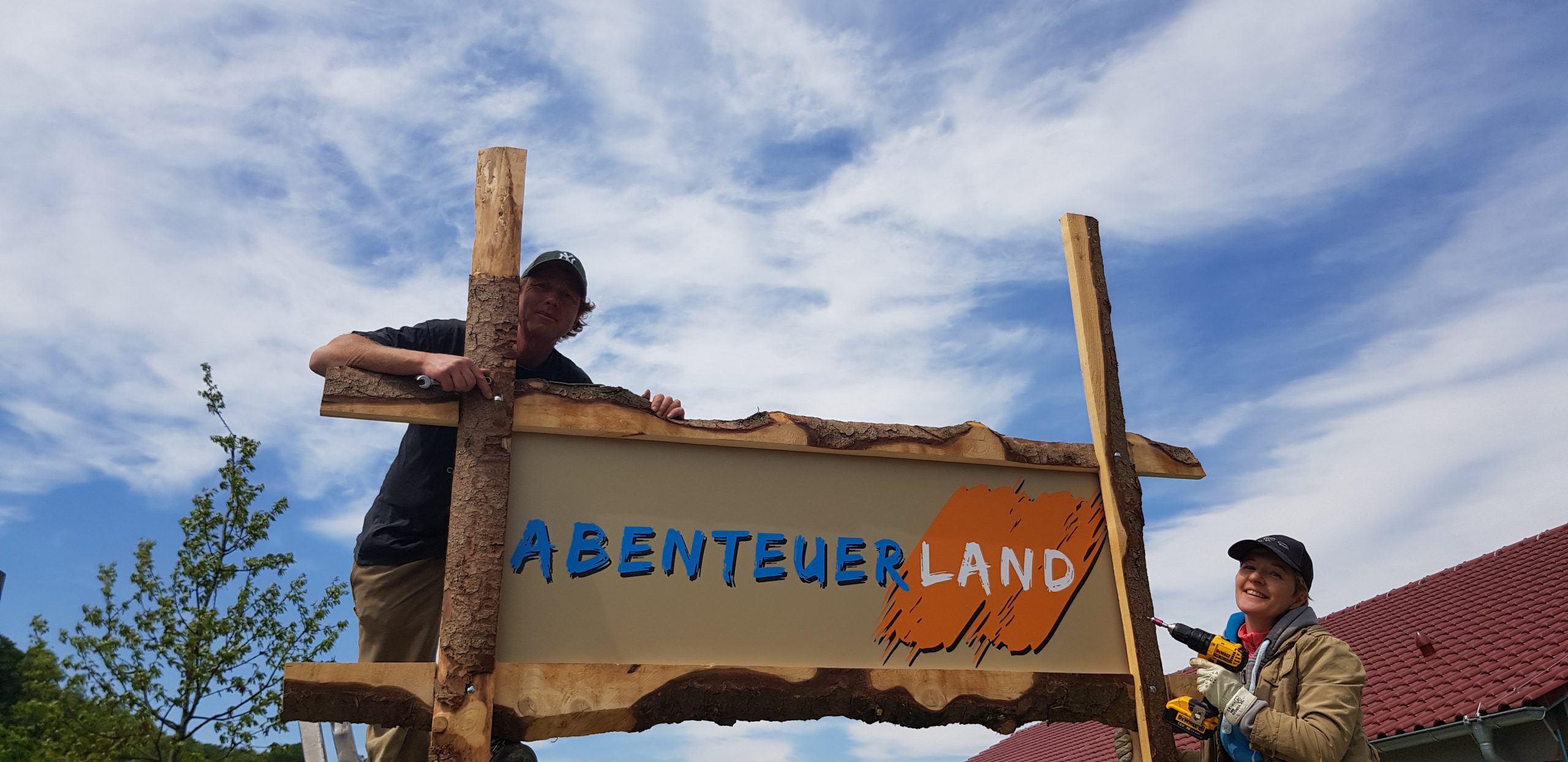 You are currently viewing Neues Eingangs-Schild fürs Abenteuerland