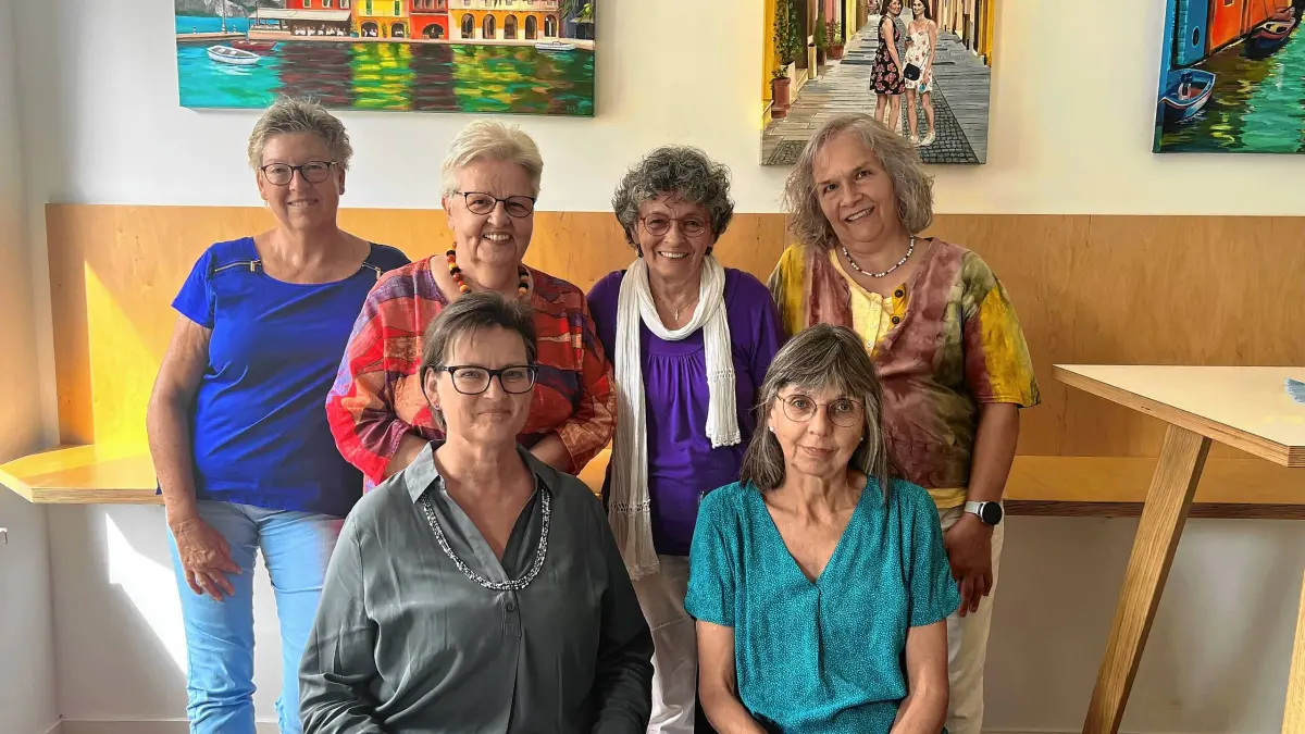 Cornelia Albiez-Neuhold, Anita Jantzen, Roswitha Hofmann und Eliane Steinebrunner (oben von links), Ursula Kramm und Ulla Hahn freuen sich auf den Start des Hoffnungstreffs um Familienzentrum Lauchringen.Foto: Holzwarth, Sandra